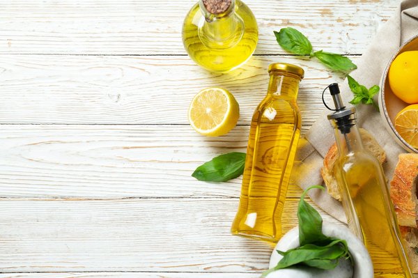 Comment cuisiner un wok de légumes sans huile pour une option minceur?